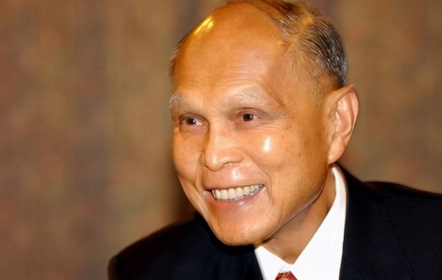 霍英东：不怕威胁助中国体育重返世界，*安门天**上为祖国痛哭流涕