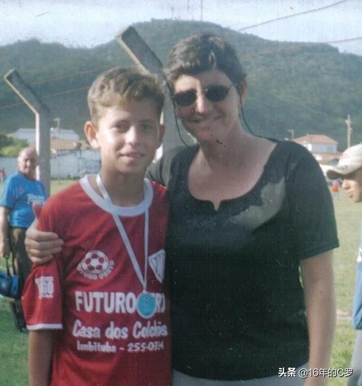 他是来自足球王国的草根,也是蓝衣军团的真核