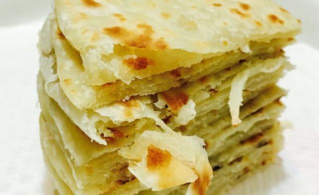 用热水烫面烙饼好吃吗,只用凉水和面烙单饼