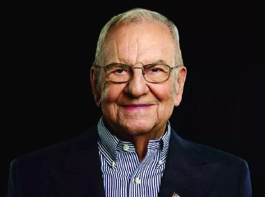 从移民之子到美国英雄,执掌福特功高震主被扫地,老婆一句话翻盘