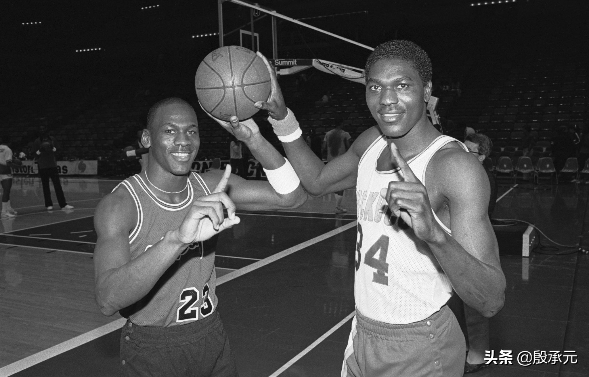 乔丹奥拉朱旺夺冠,奥拉朱旺得知乔丹退役