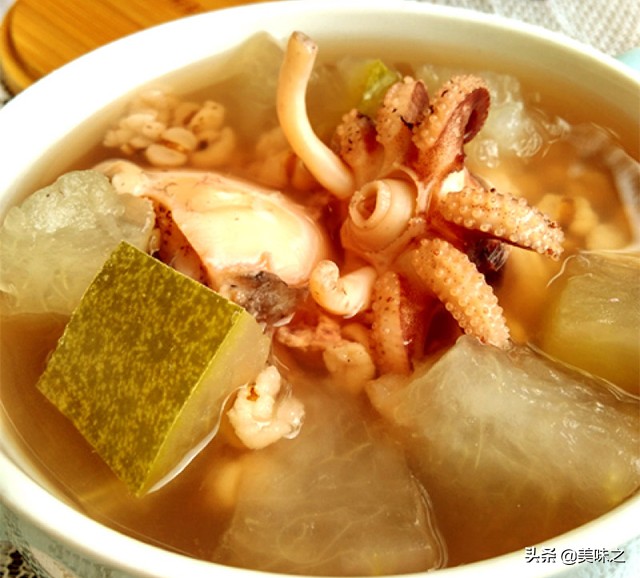 墨鱼汤怎么炖最有营养最补血,墨鱼能和当归党参黄芪一起炖汤吗