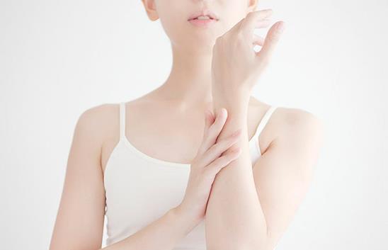 浑身鸡皮肤不光滑细腻怎么办,怎样去鸡皮肤最有效的方法