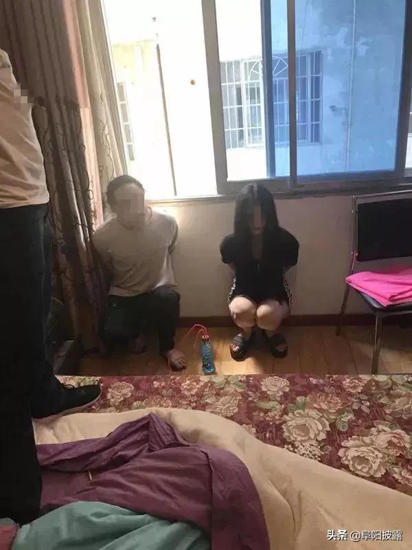 男女达成交易，女子临时有事让同行代替，同行发现被抽三百怒报警