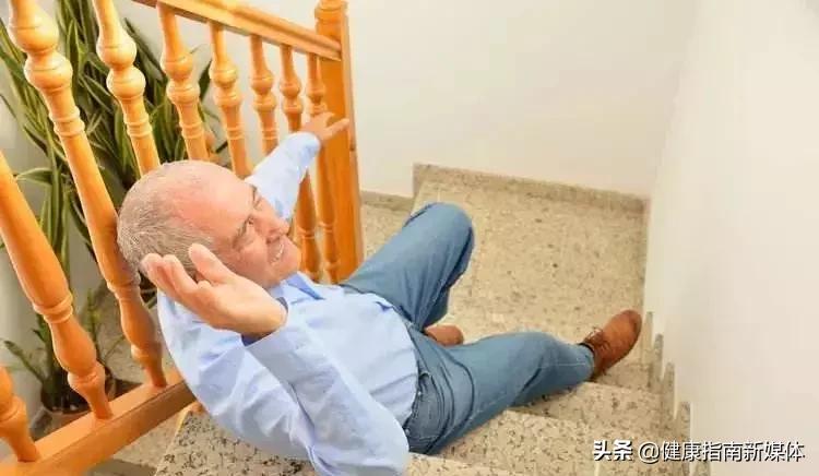 老人胸椎骨折最好不要手术,老人髋部骨折不治后果