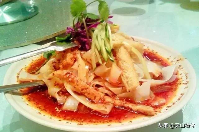 水晶凉皮和绿豆凉皮子的做法,家常凉皮的制作方法新疆