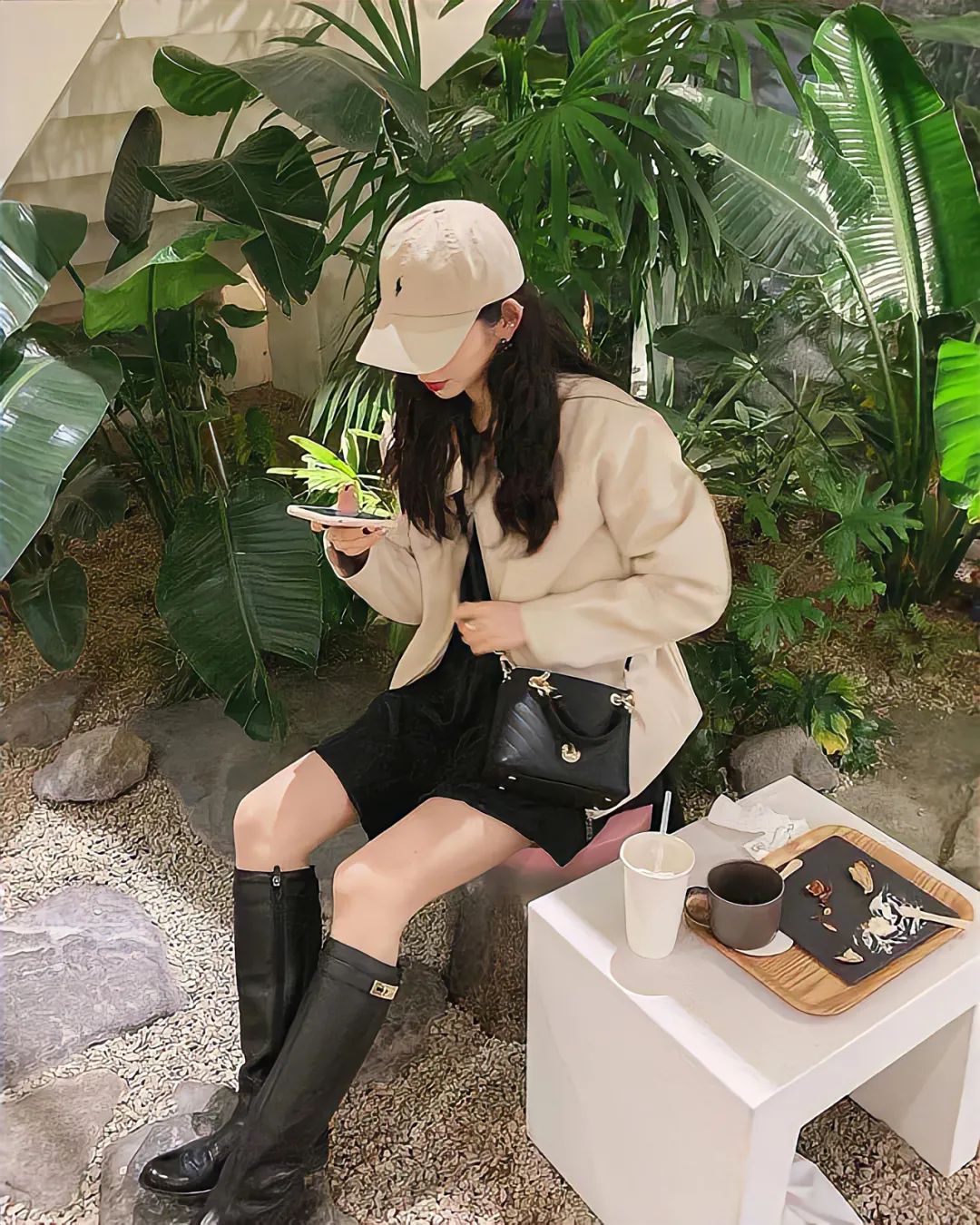 矮个子必备鞋最新款马丁靴,今年最火的中筒靴粗腿圆头马丁靴