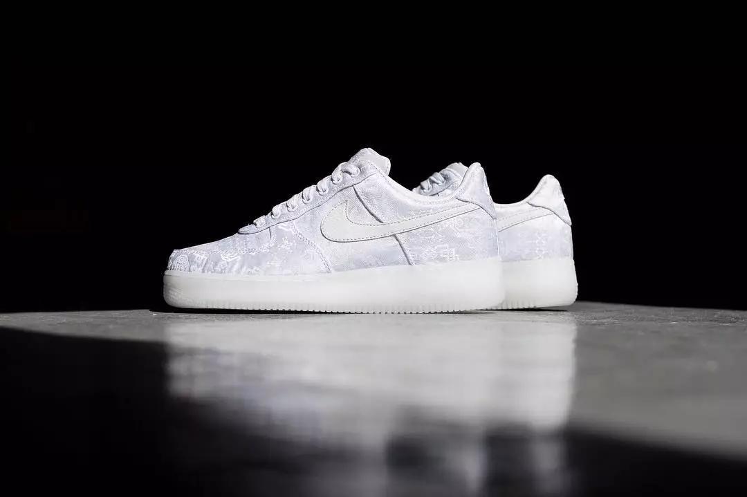 supreme联名日系闪电潮牌,潮牌supreme哪些是真的