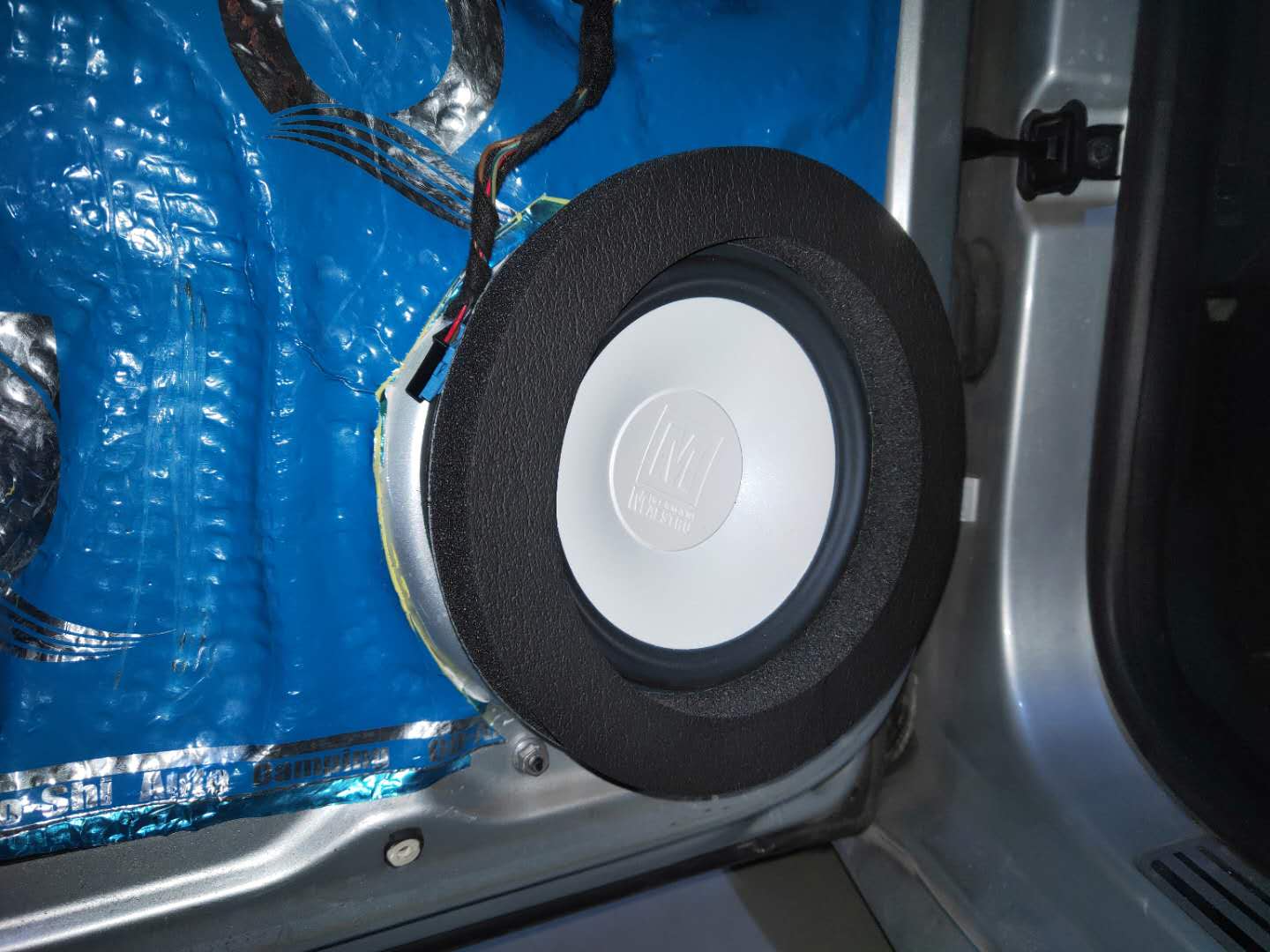 汽车音响做隔音与不做隔音,车门隔音低音大就有共振怎么办