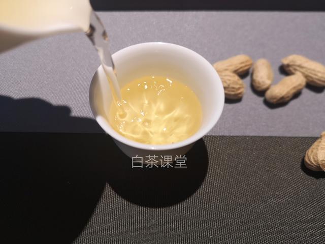 怎样才能煮出老白茶的香气,为什么老白茶会有一点红茶味