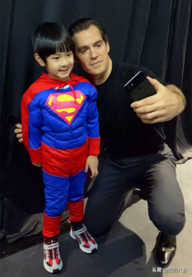 吴尊儿子超人,吴尊晒一双儿女近照画面温馨有爱