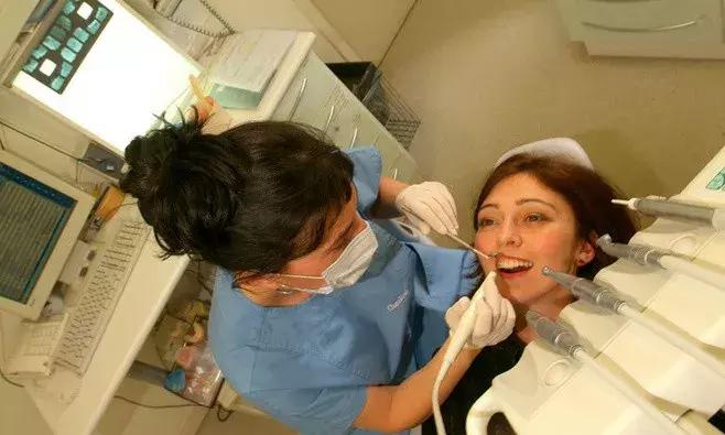 洗牙后牙齿酸软是怎么回事,洗牙后牙齿酸软怎么办