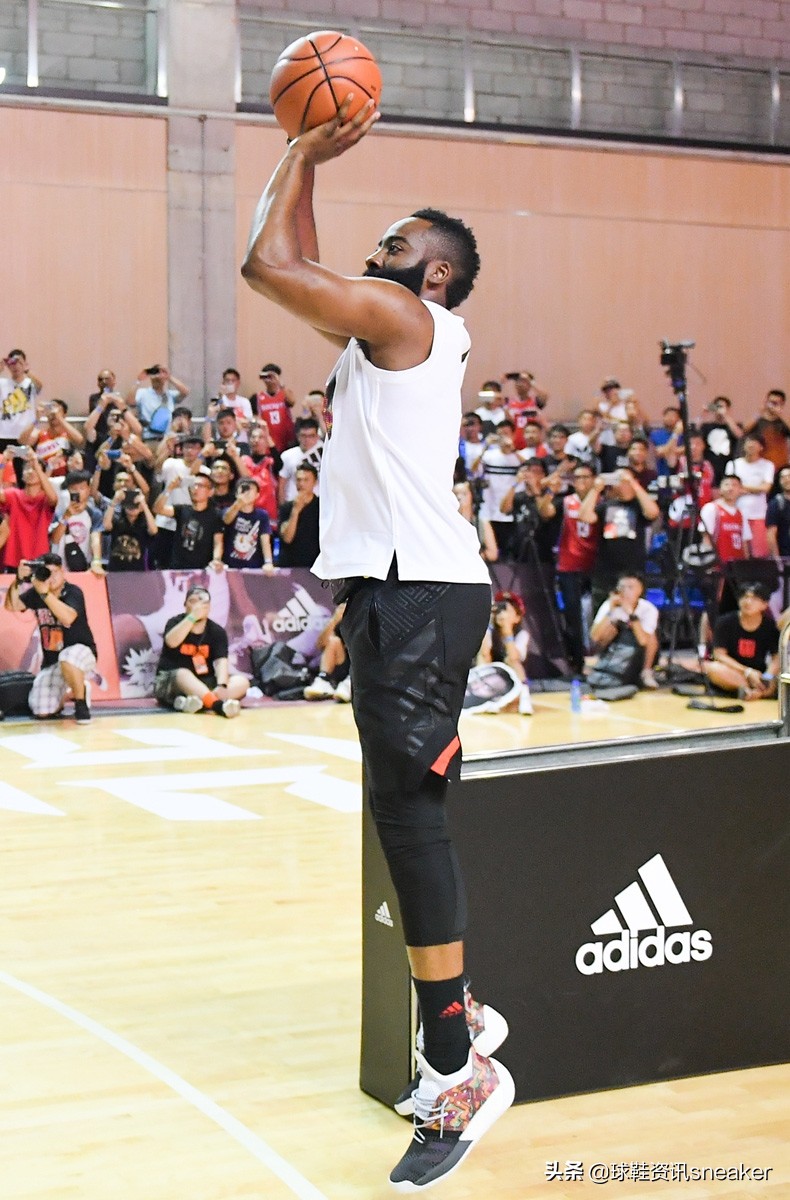 阿迪达斯千元鞋,阿迪达斯实战球鞋推荐