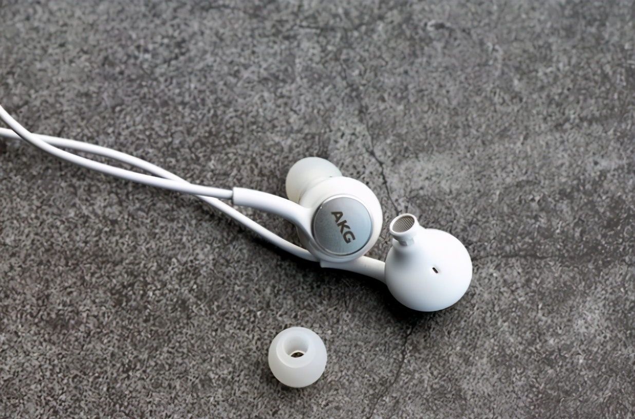 akgs10耳机,百元机最强耳机