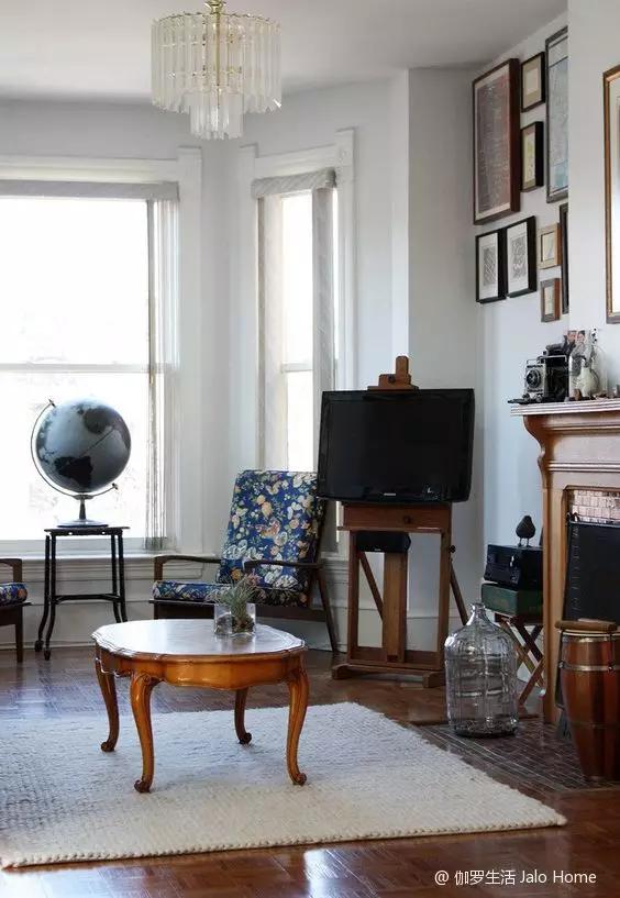 客厅可以有电视，但不该成为主角，它们可以摆成这样