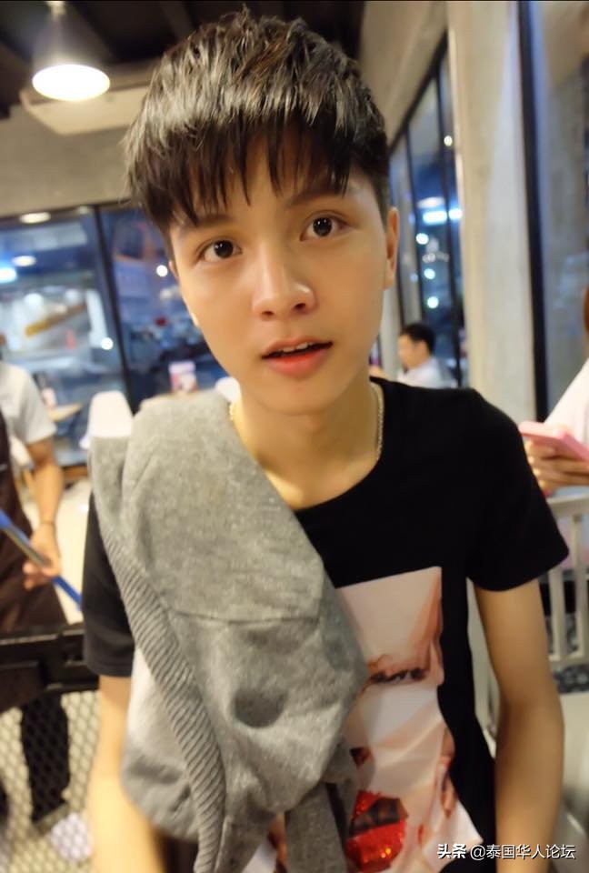 泰国*男美**斥资百万整容变性成美女