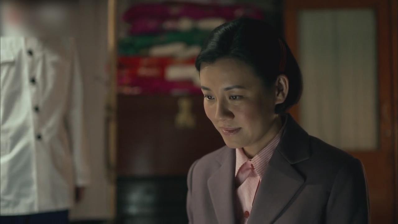 “德华在你家，守着个老师，初中毕不了业，怎么也得小学毕业吧”