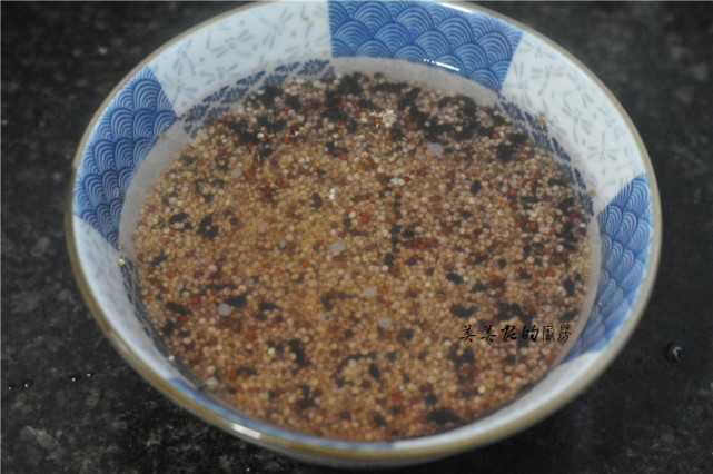 大米饭团超简单做法,不用海苔的紫米饭团自己在家做