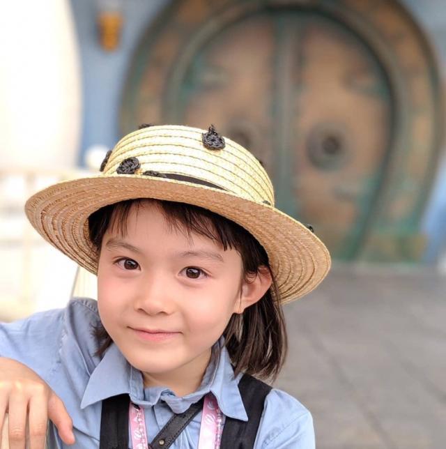 同陈冠希一个时代比较火的女艺人,这颜值跟陈冠希一模一样