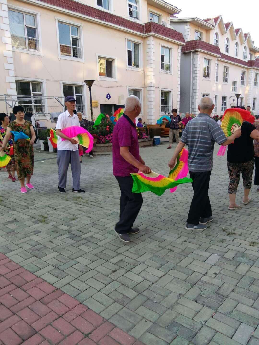 养老服务中心为老人打造幸福家园,养老服务让老人安享幸福