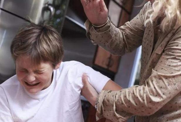 自己孩子犯错不要总给他找借口,孩子犯错不要只是数落