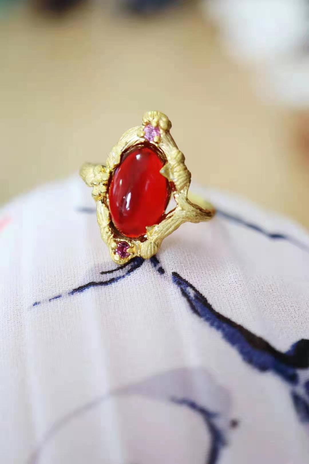 欧泊是什么宝石价格多少,欧泊是贵重宝石吗