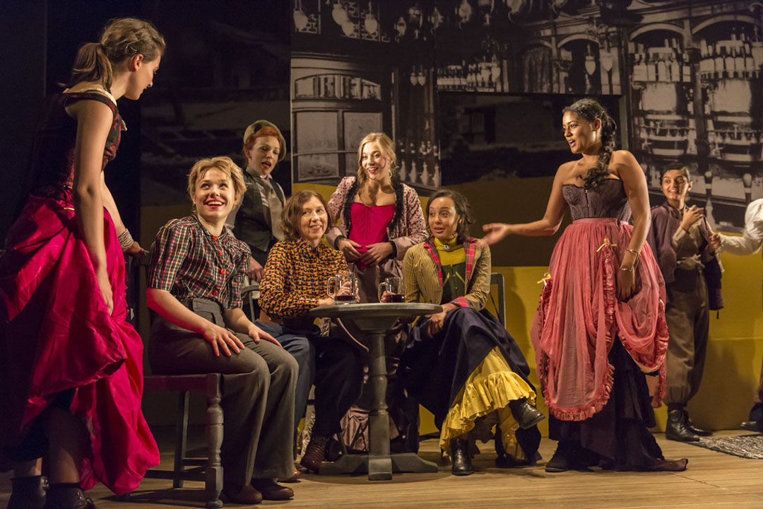 以戏剧为鉴,浅谈英国“女同性恋群体”陷入隐秘的本体论困境原因