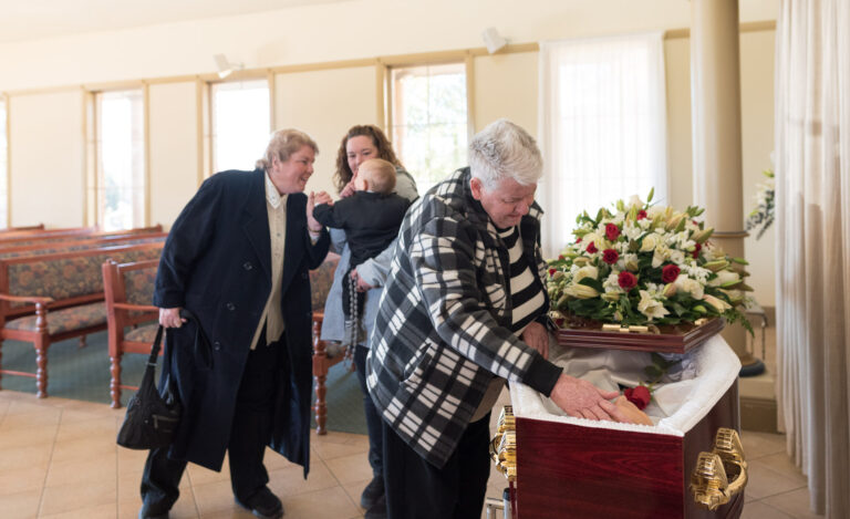 这可能是您从未听说过的摄影工作:葬礼摄影师