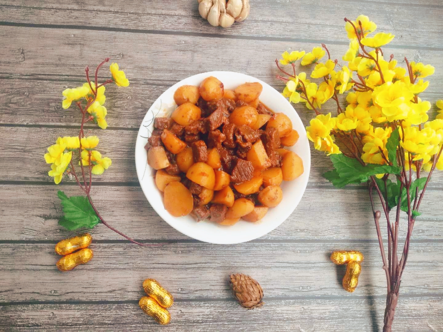 一锅味道鲜美的土豆番茄炖牛肉,牛腩家常做法西红柿土豆炖牛肉