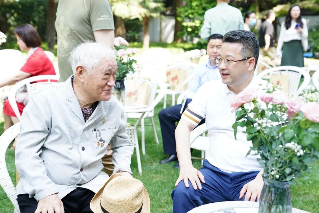 龚雪60多岁状态,68岁龚雪80岁达式常近照曝光