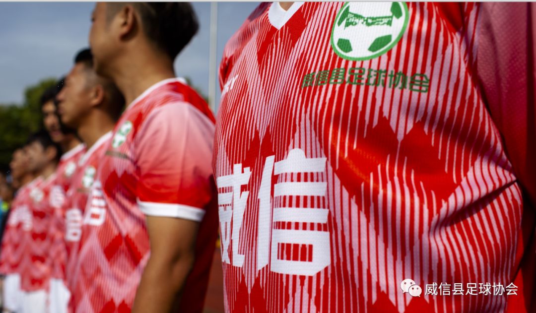 三市镇的足球比赛,我县首次举办全国县域足球赛事