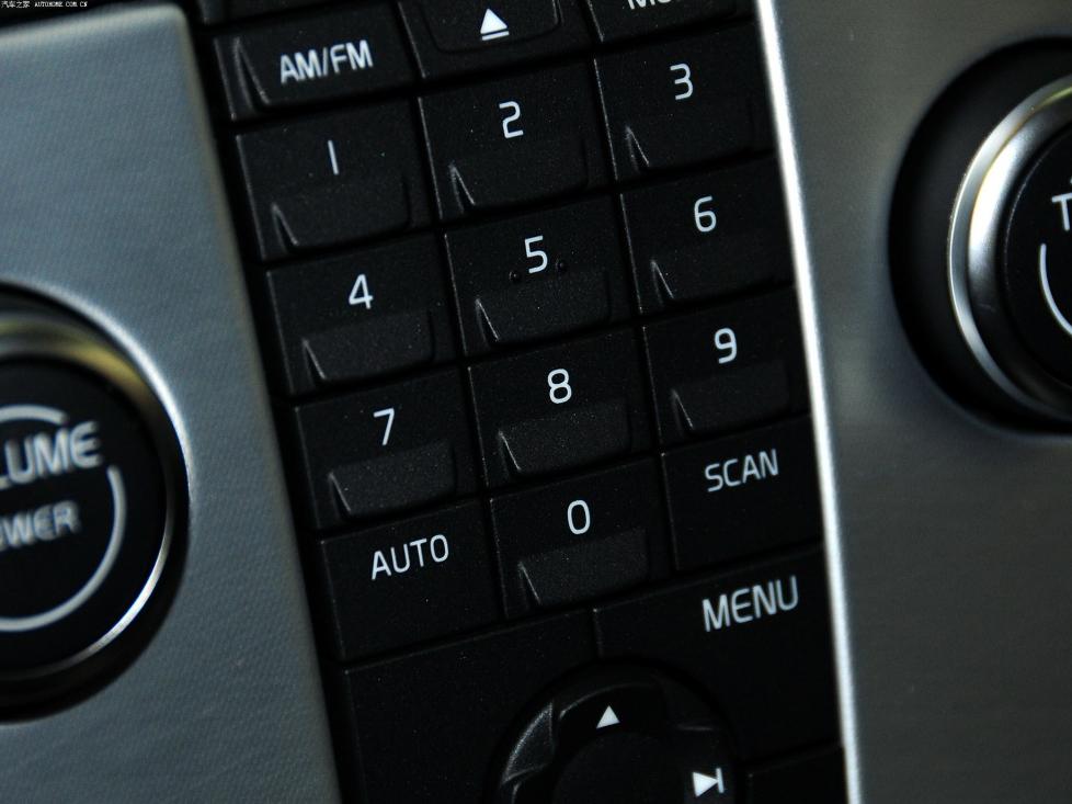 沃尔沃双门轿跑c30,坦克70多万车