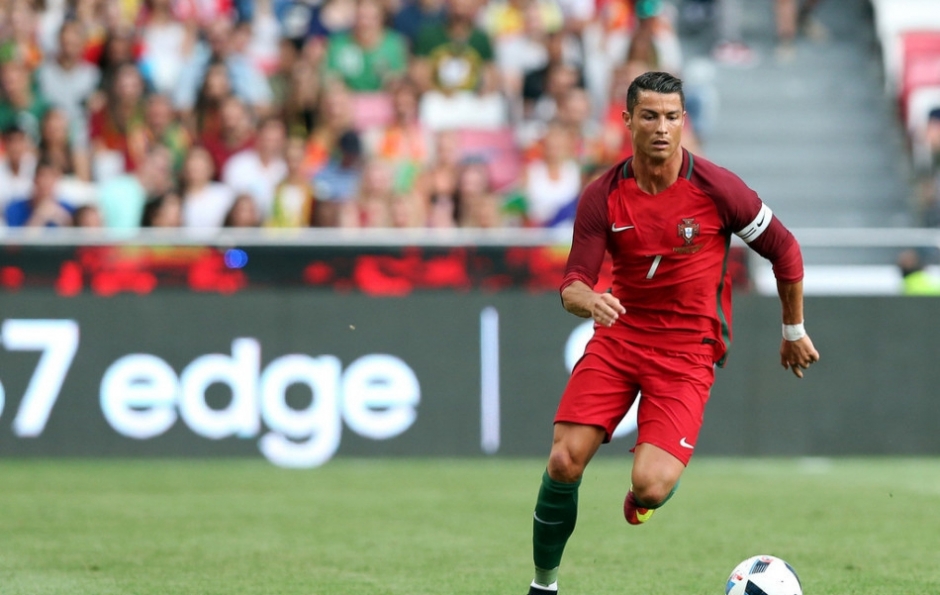 足球和篮球哪个更耗体能,足球与篮球哪个更具有影响力