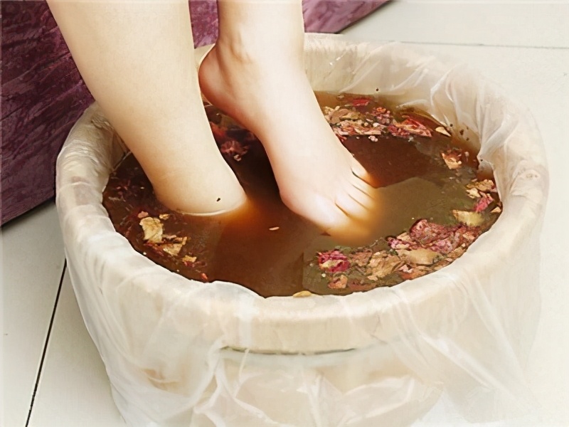 手脚关节痛怎么把寒气逼出来,手脚冰凉关节痛用什么中成药治疗