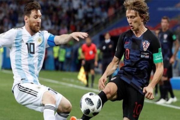 莫德里奇拉球,莫德里奇拉扯梅西球衣