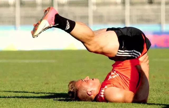 大腿极其强壮的十大足球运动员,足球运动员强壮大腿