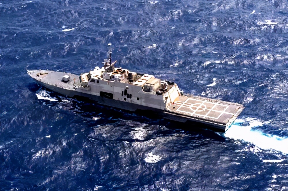 1997年香港回归在即,英舰故意闯入南海搞事情,中国海军教他做人