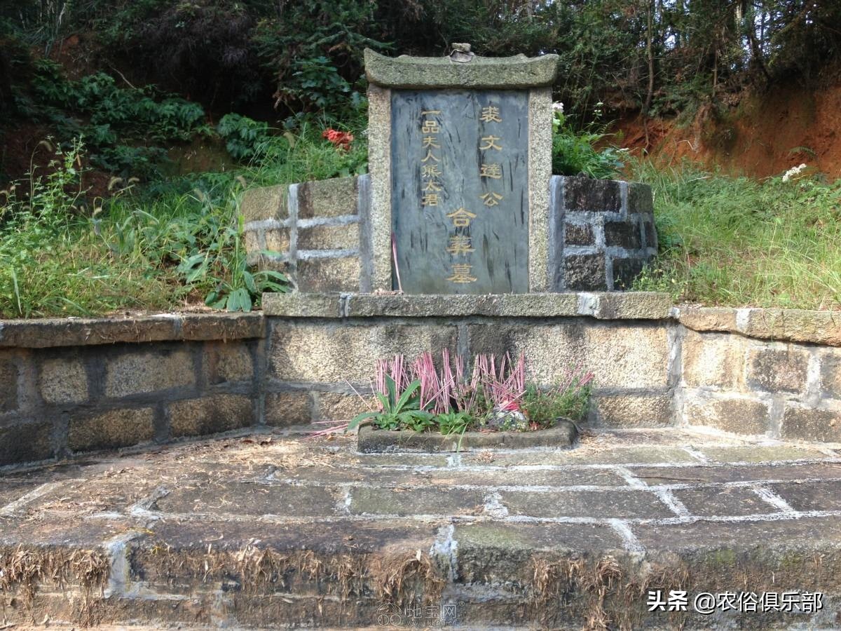 清明节上坟烧纸的正确方法,清明节扫墓白纸还是黄纸