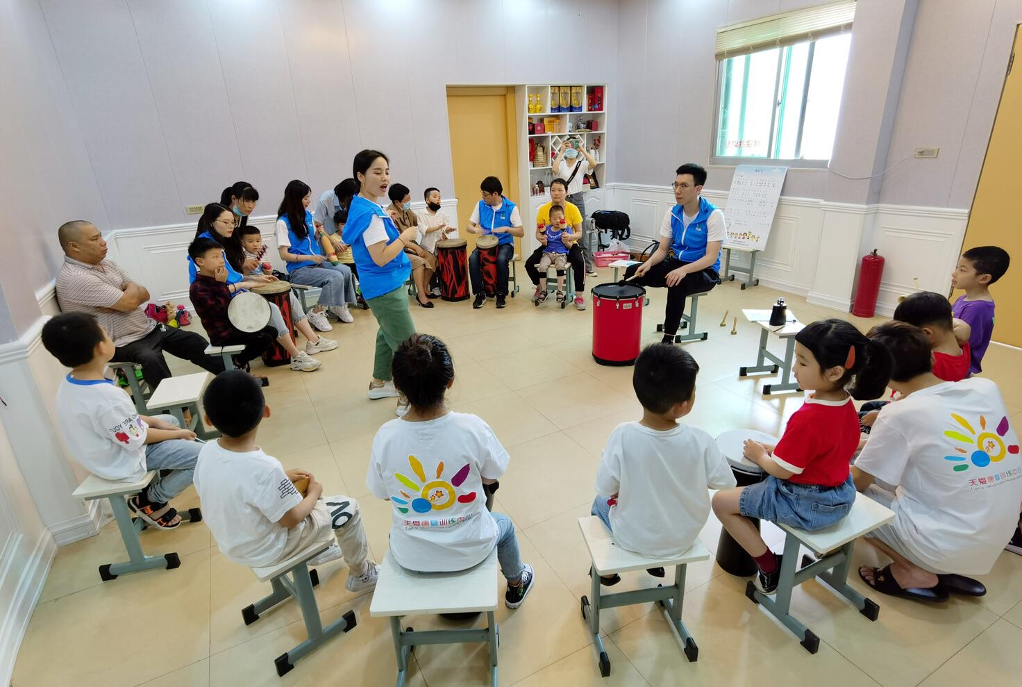 关于自闭症儿童的公益万里行,关爱孤独症儿童主题公益慈善活动