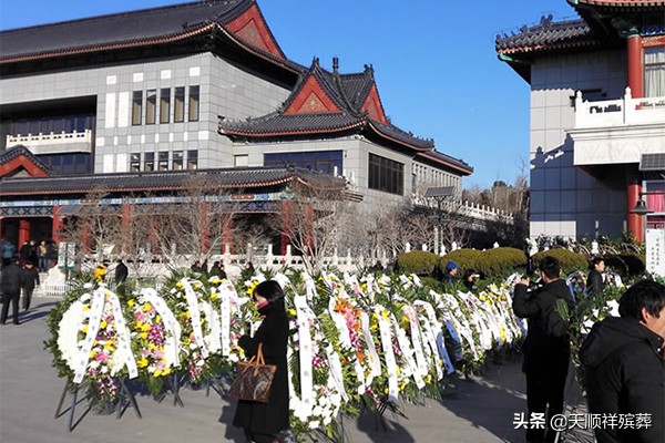 参加完别人葬礼回家注意事项,参加完葬礼的人不要去别人家串门