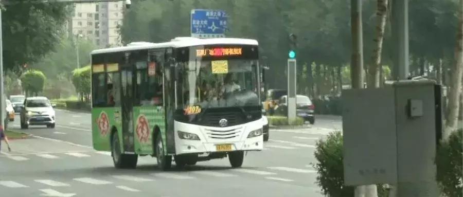 刮风广告牌砸了车可以要车损吗,刮风广告牌砸了车属于谁的责任