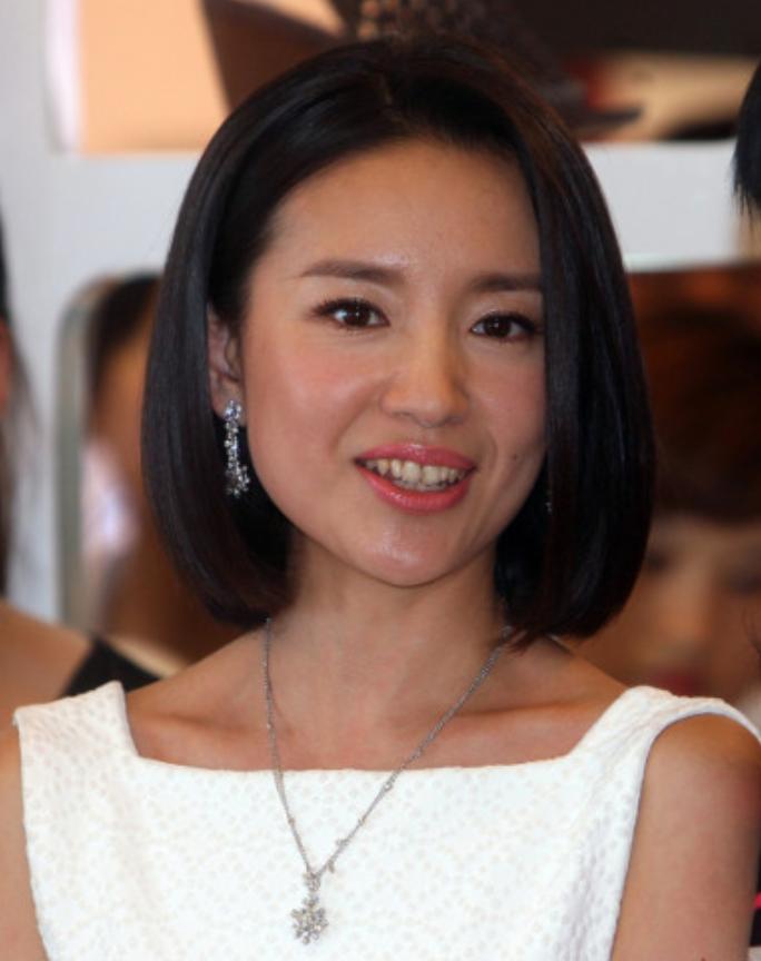 张俪晒出“国宝级”牙膏，用后牙黄牙渍消失了，网友：又要涨价了