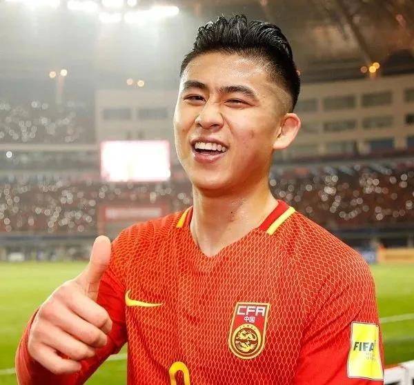 国足头像壁纸,韦世豪张玉宁亚洲杯配合