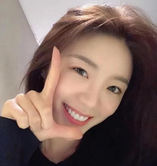 “林有有”采访时落泪，肖战哽咽“好好活着”，人心有多可怕？