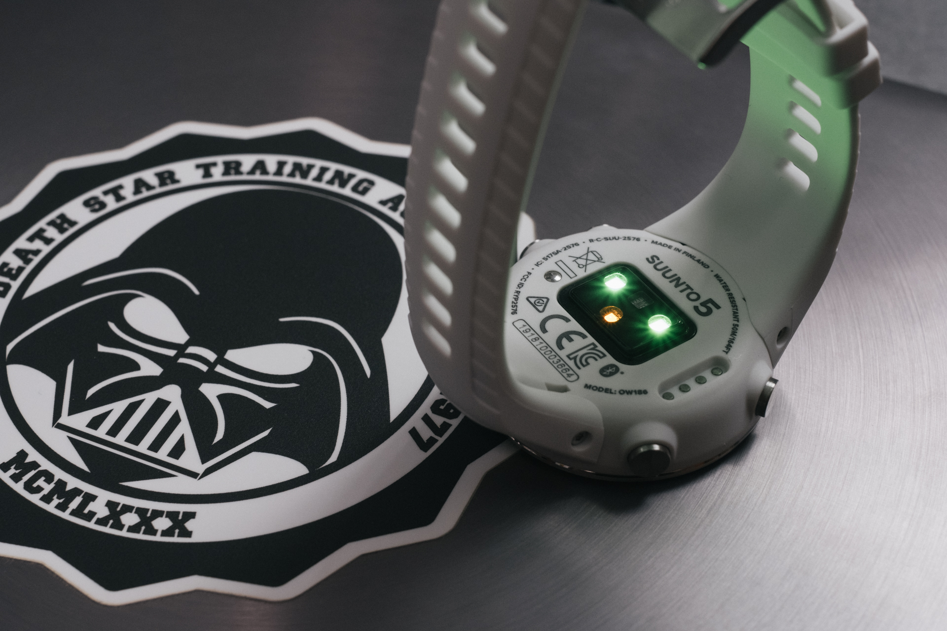 颂拓5黑白限量,颂拓suunto5智能运动手表