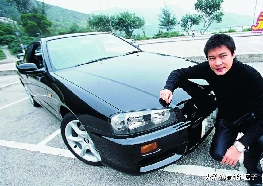 请回答2002:港圈老中青三代齐塌房,这是什么玄学?