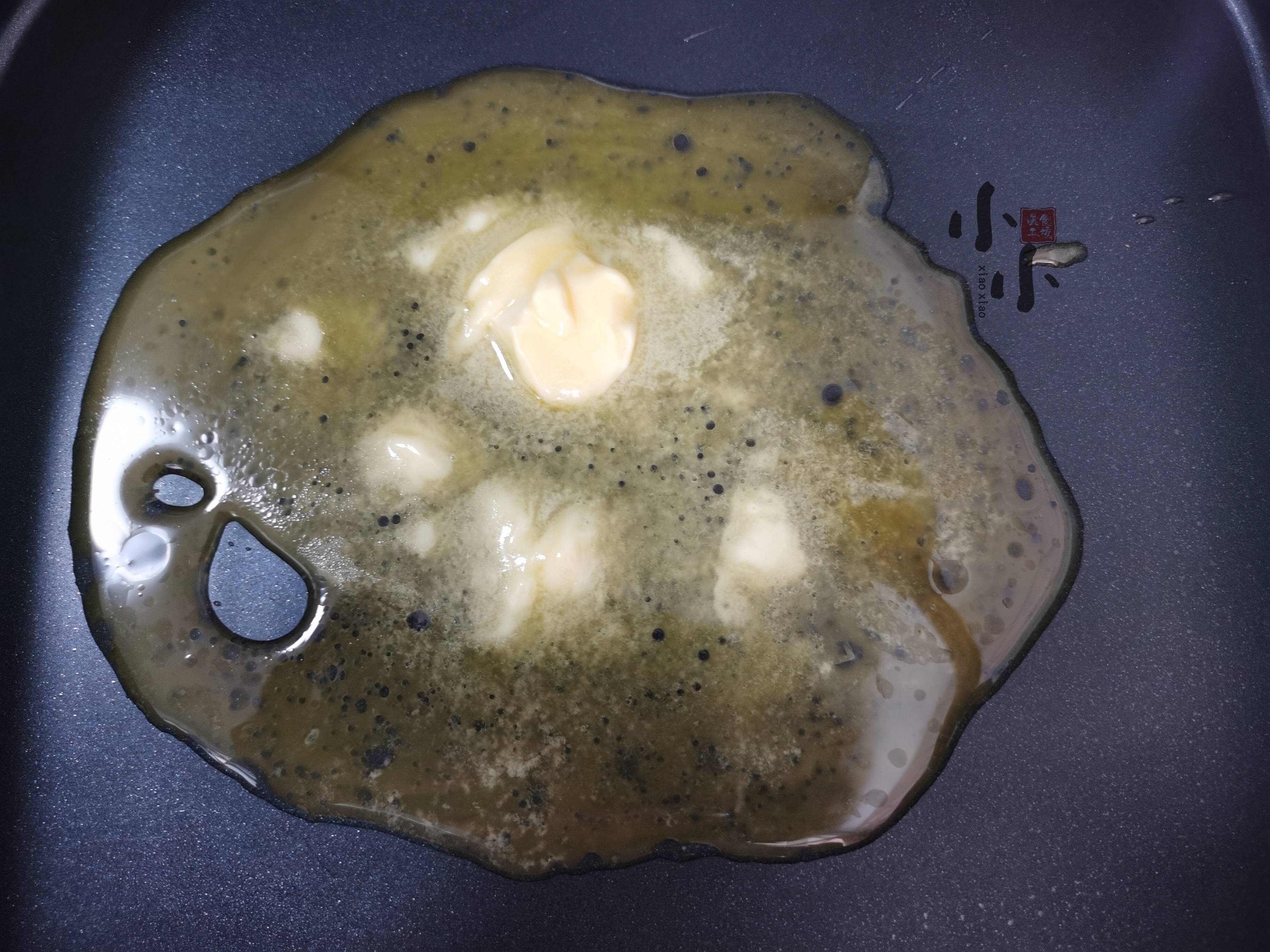 酥脆软糯的牛轧糖好吃到停不下来,绝对不粘锅的牛轧糖的做法步骤