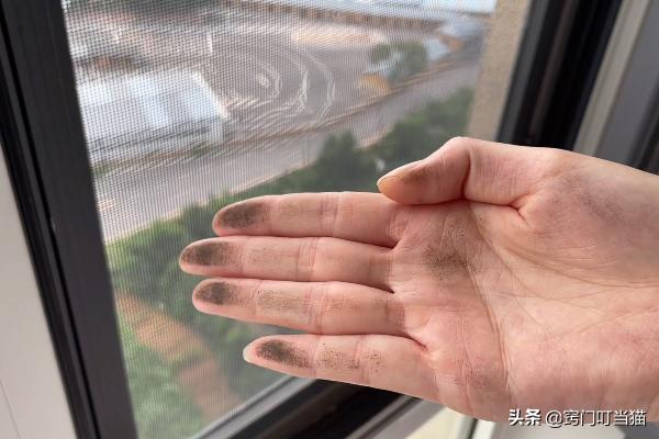 纱窗清洁剂一喷一擦快速分解污渍,清洗纱窗上的污渍用什么清洗