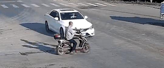 咸阳市骑电动车戴头盔整治,咸阳骑电瓶车戴工地安全帽