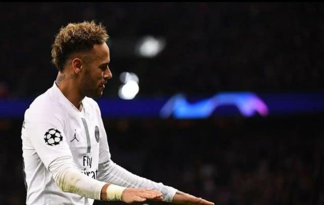 内马尔再现“彩虹过人”,指责背后蕴含桑巴足球的独特魅力